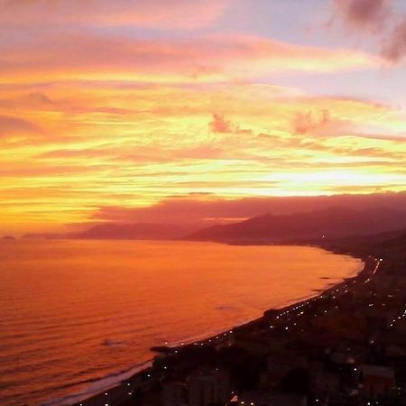 Al Castello Affittacamere Pietra Ligure Exterior foto