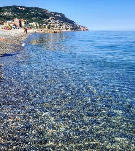 Al Castello Affittacamere Pietra Ligure Exterior foto