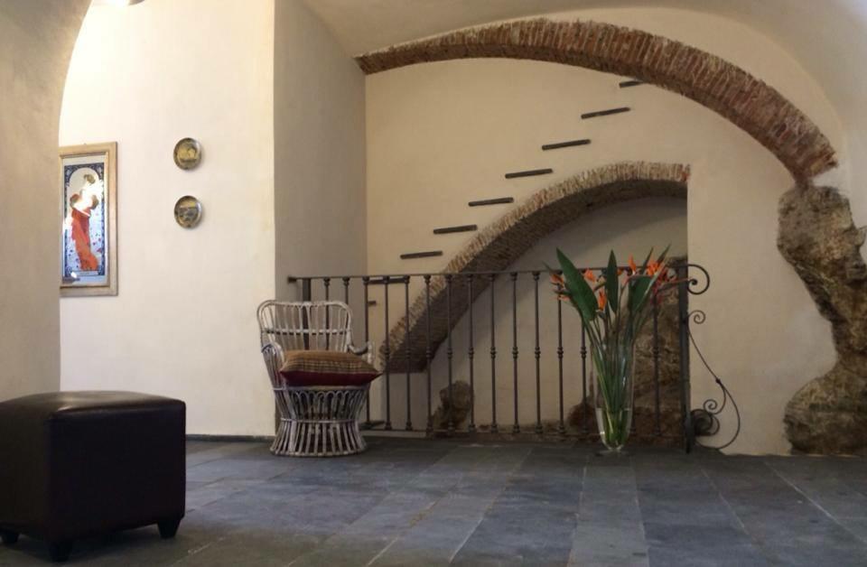 Al Castello Affittacamere Pietra Ligure Exterior foto