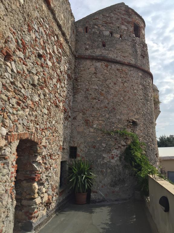 Al Castello Affittacamere Pietra Ligure Exterior foto